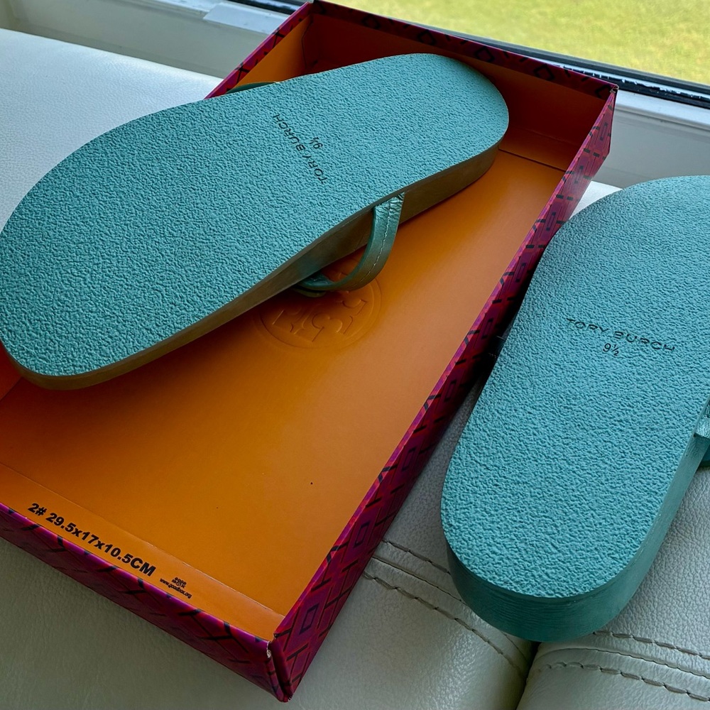 Tory Burch Mint Green Logo Thong Sandals - Picture 2 of 8